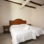 Pradas Nyaraló *